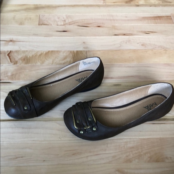 Brown Flats - Picture 2 of 4